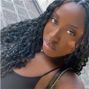 Serena, madrelingua italiana bilingue (inglese dalla nascita), offre lezioni di italiano e inglese e aiuto compiti per bambini